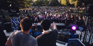 Eine medizinische Notwendigkeit, denn Feiern hält tatsächlich gesund