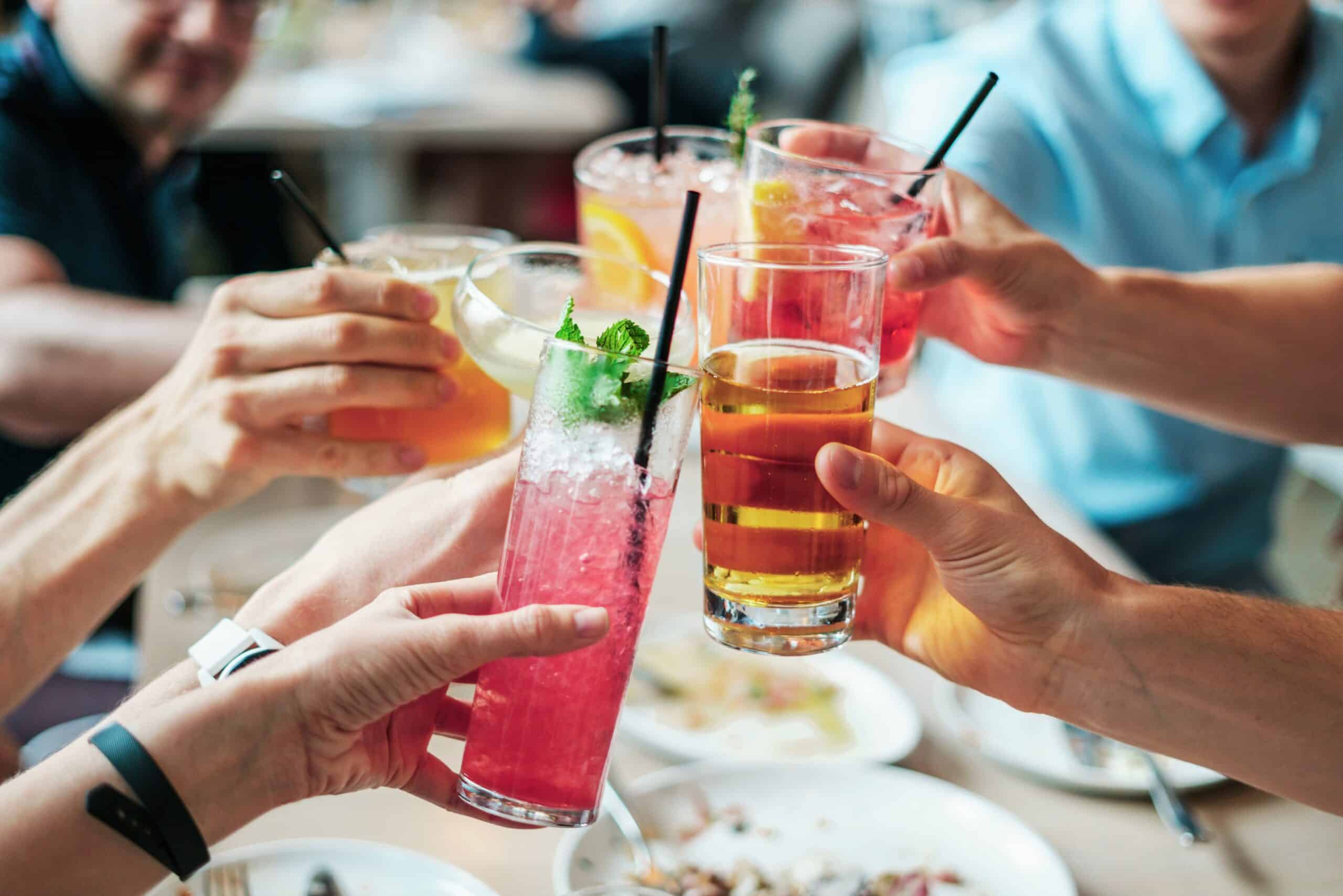 Alkohol kann eine große Belastung für die Gesundheit werden.