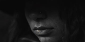 Ursachen und Behandlung: Was hilft bei einer geschwollenen Lippe?