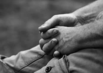 Kribbeln in Armen und Beinen – mögliche Ursachen und Gegenmaßnahmen