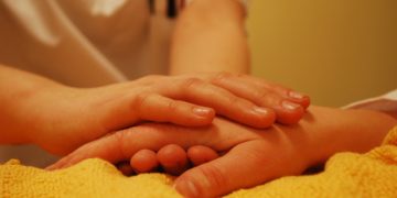 Pflege im Alter: Die passende Unterstützung für die Pflege und die Versorgung finden