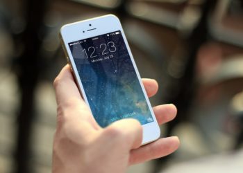 Smartphone-Benutzung oder schon Smartphone-Sucht: Zahlen und Tipps