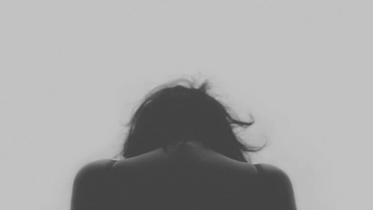 Stechen im Kopf – was hat das zu bedeuten? – Ursachen und Gegenmittel