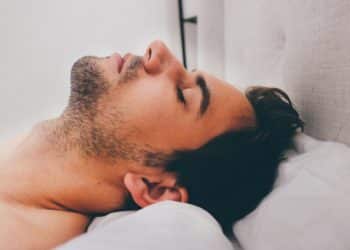 5 effektive Heilpflanzen gegen Schlafstörungen