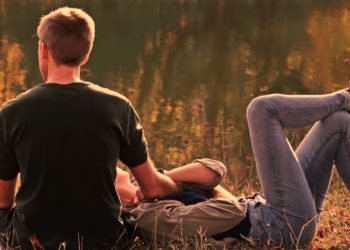 Der weibliche Zyklus von Menstruation bis Eisprung