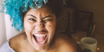 Eine richtige Zahnreinigung kann Verfärbungen vorbeugen.