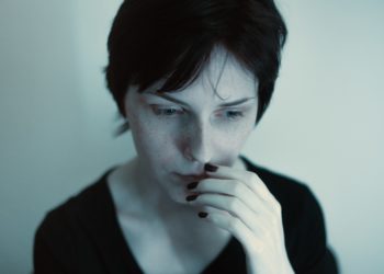 CBD Öl gegen Panikattacken: Mit pflanzlichen Mitteln gegen Angstzustände